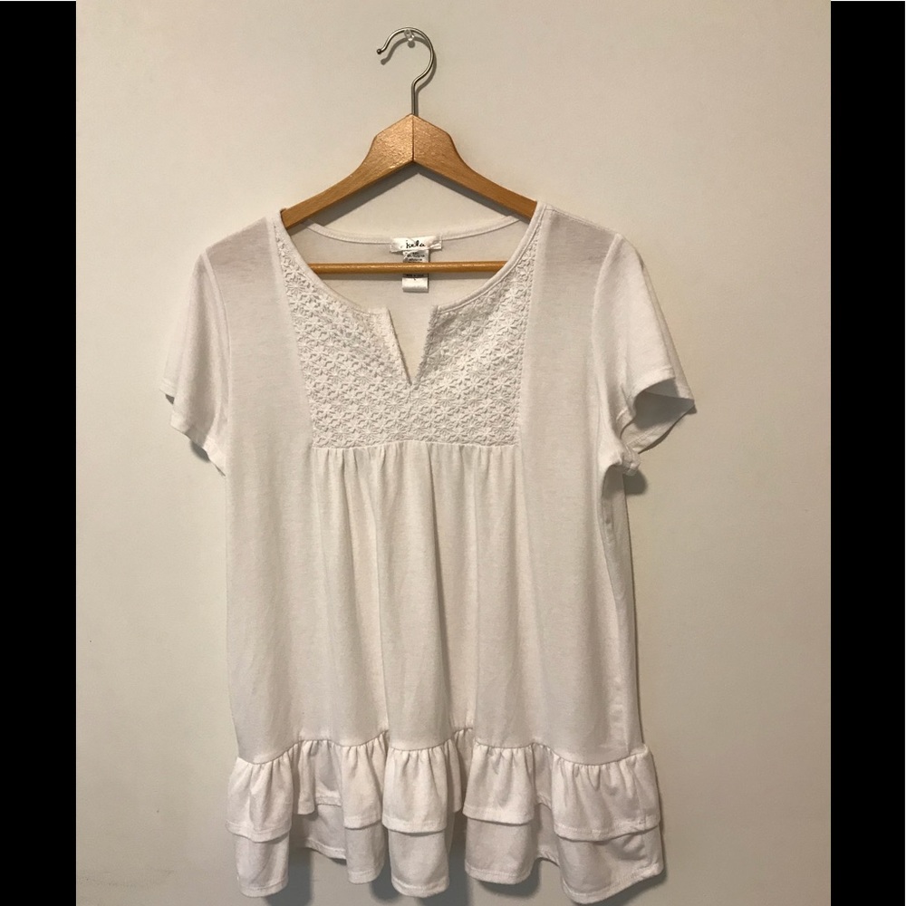 Tiered White Swing Top with Lace Collar Detailing